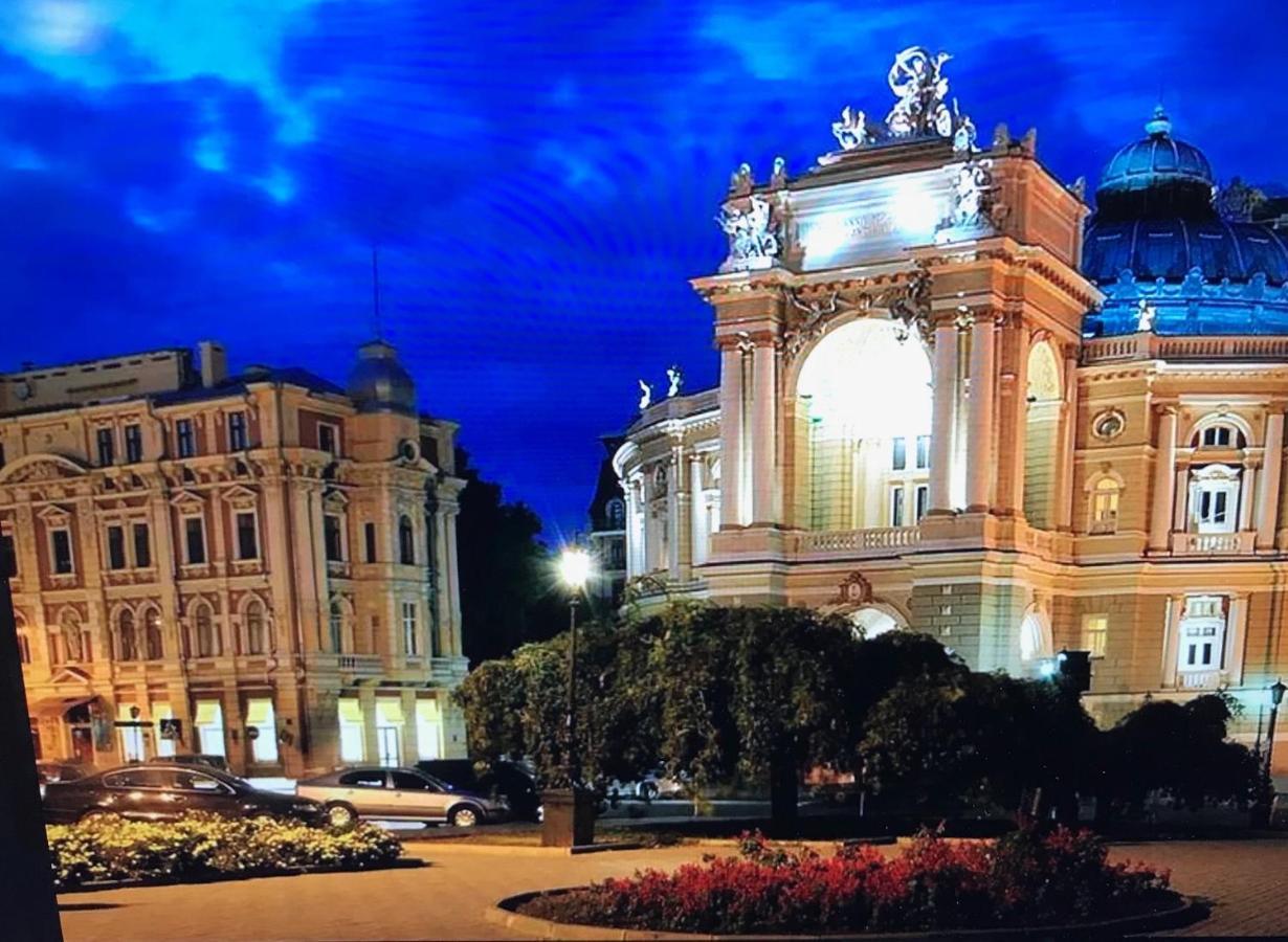 Purple Pearl On French Boulevard Appartamento Odessa Esterno foto
